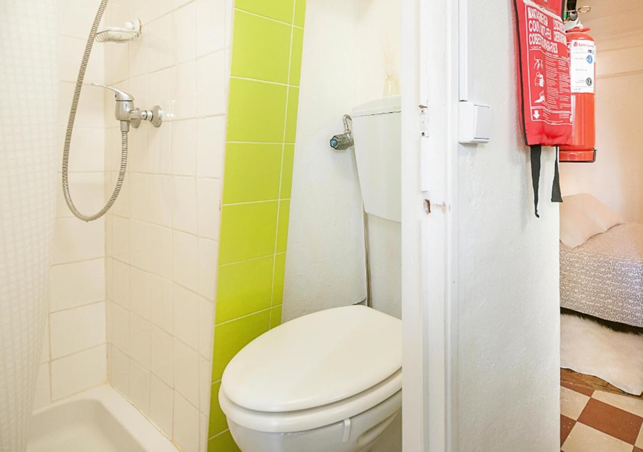 Beco Do Melo, A Traditional Building In Alfama Apartment Lissabon